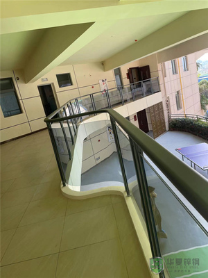 华夏锌钢弯弧玻璃阳台护栏